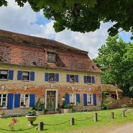 Gesindehaus Am Schloss Kummerower See Kummerow  외부 사진