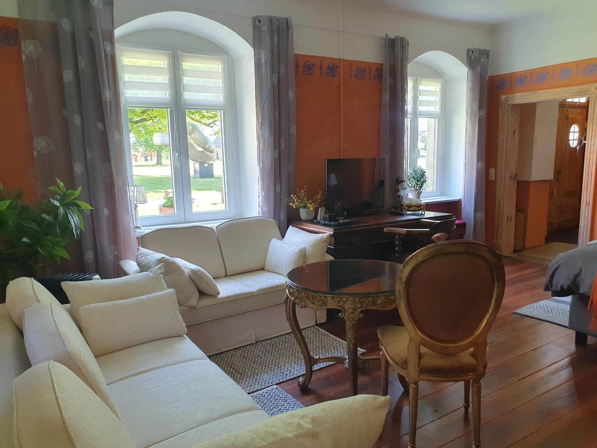 Gesindehaus Am Schloss Kummerower See Kummerow  외부 사진