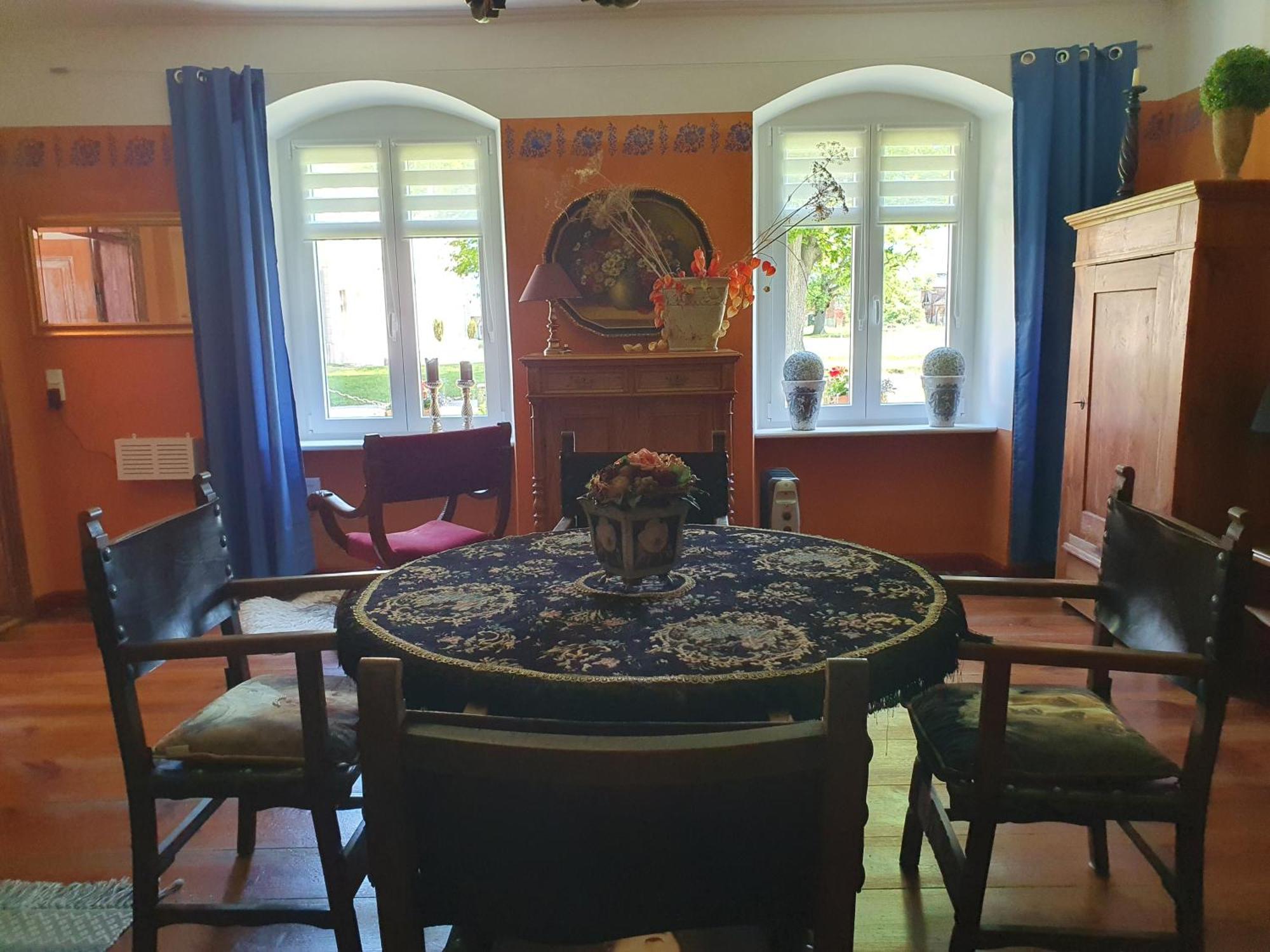 Gesindehaus Am Schloss Kummerower See Kummerow  외부 사진